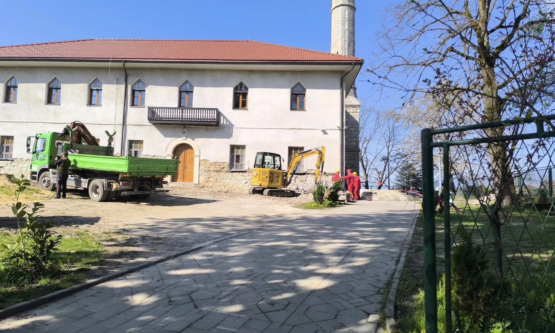 Budimo dio ovog hajirli projekta –  druga faza obnove Gradske džamije Cazin,
