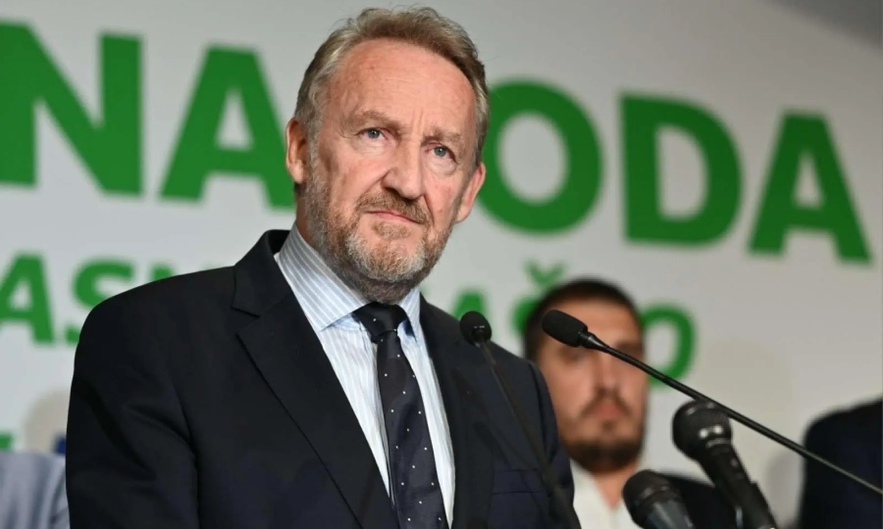 BAKIR IZETBOVIĆ PORUČIO: "Još jedan mandat Trojke bi nas odveo u crni mrak"