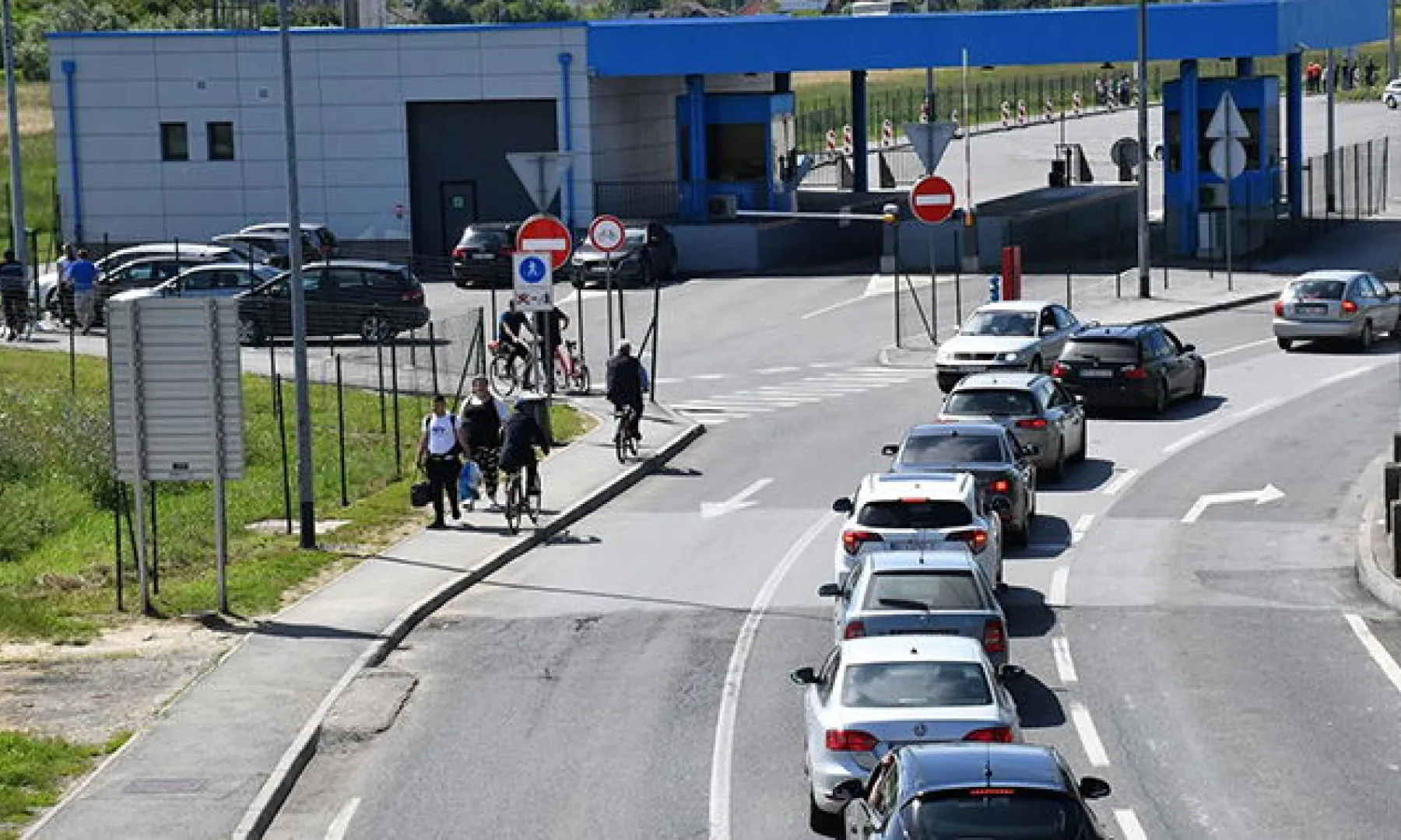 Dugačke kolone vozila na nekoliko graničnih prijelaza