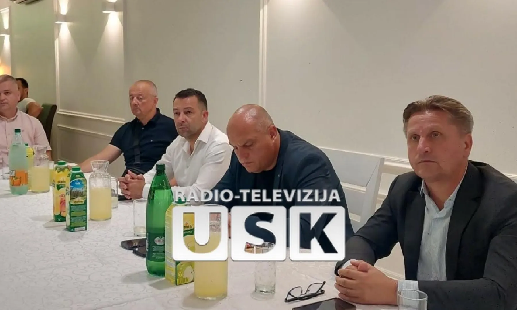 Poljoprivrednici i vlasti USK se sastali zbog alarmantnog pada otkupnih cijena mlijeka