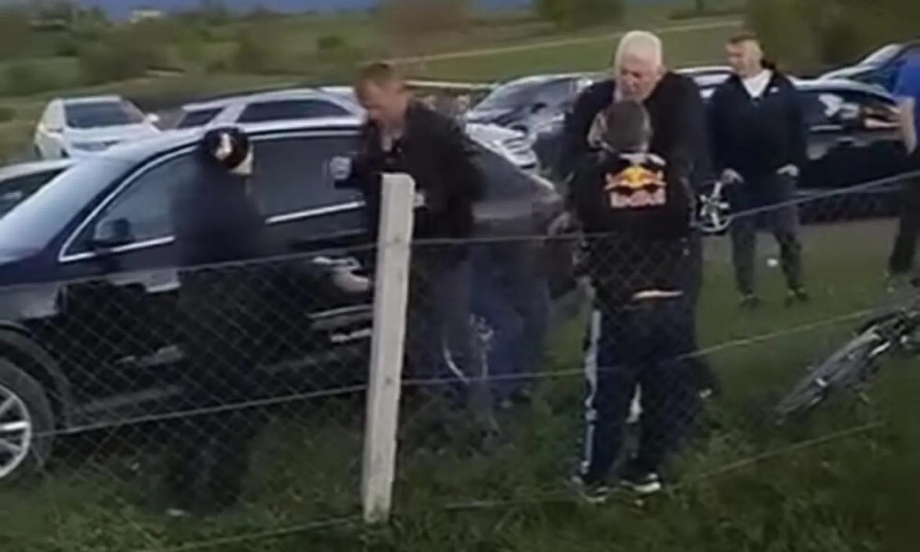 (VIDEO) Svemu kumovao alkohol: Tučnjava u Krajini, učestvovalo više osoba