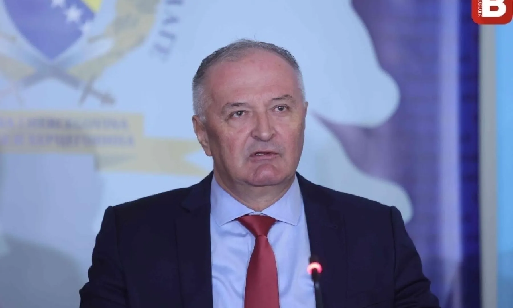 MINISTAR HELEZ POZIVA DOMAĆU JAVNOST DA OZBILJNO SHVATI NAPADE: "Potomci fašističkih ideologija traže podjelu..."