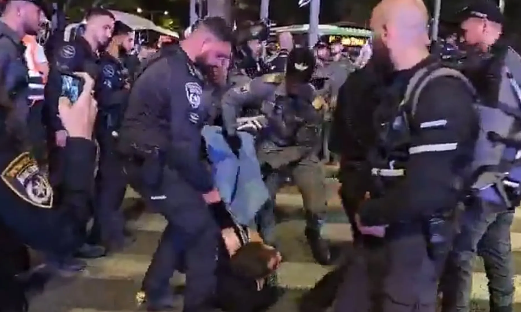 Hiljade ljudi na ulicama Tel Aviva zbog Netanyahuovog skandala: Policija se sukobila s demonstrantima