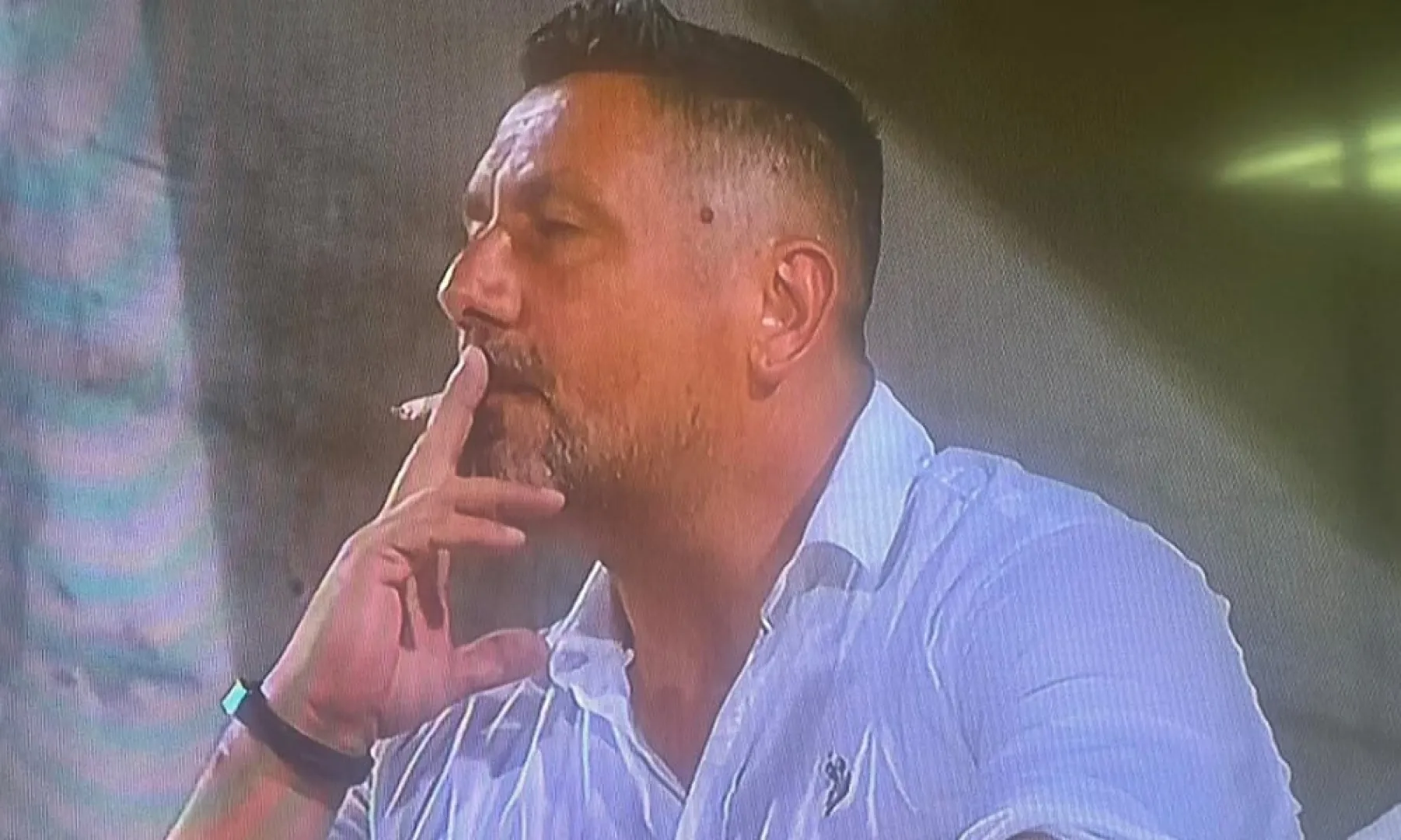 Adžem zapalio cigaretu na derbiju s Veležom: Ovako je liječio nervozu poslije isključenja