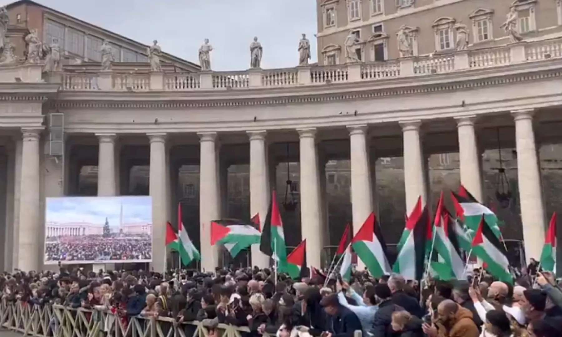 Veliki broj palestinskih zastava na sahrani pape Franje: Nije zaboravljena njegova borba za narod Gaze