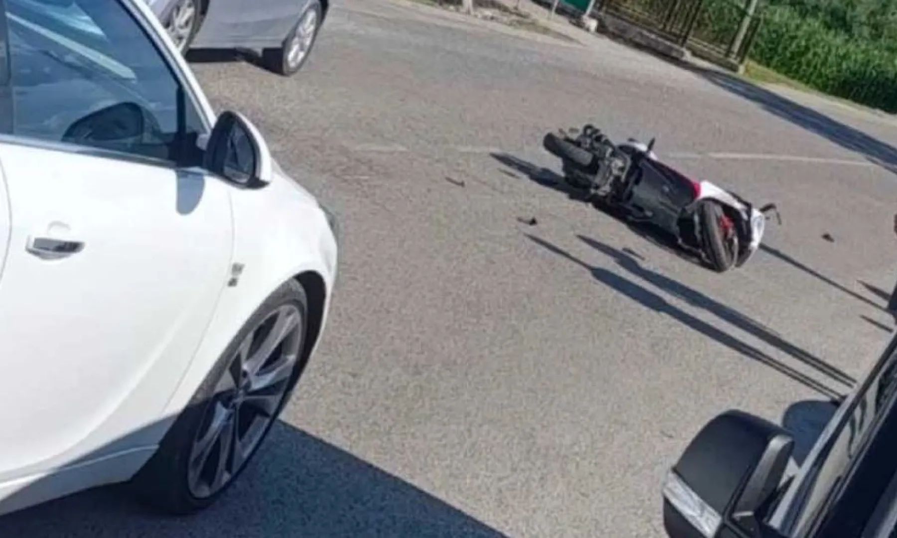 Teža saobraćajna nesreća u Tržacu, Cazin: Povrijeđen vozač motocikla