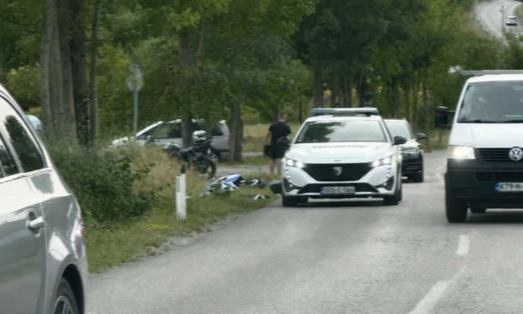 Saobraćajna nesreća u Cazinu: Motociklista povrijeđen, policija na terenu