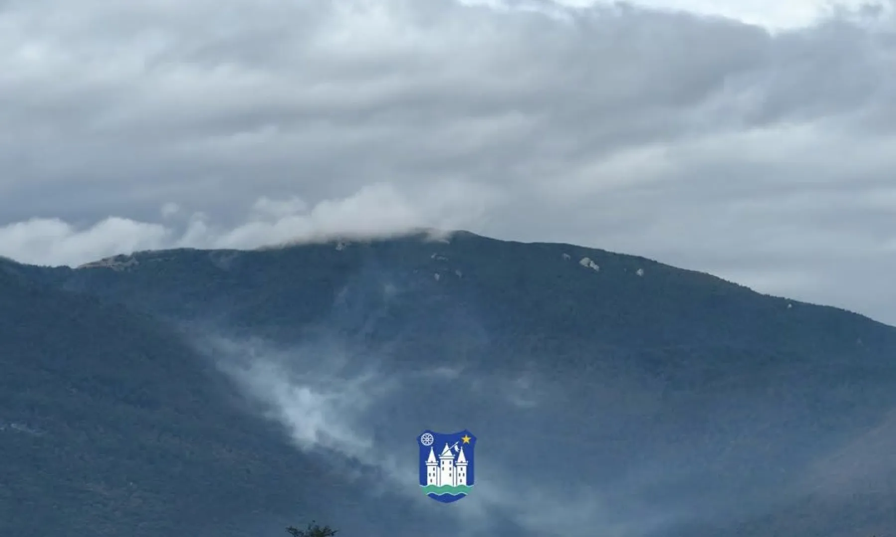 Požar na Plješevici pod kontrolom, vatrogasci rade na sprječavanju širenja vatre