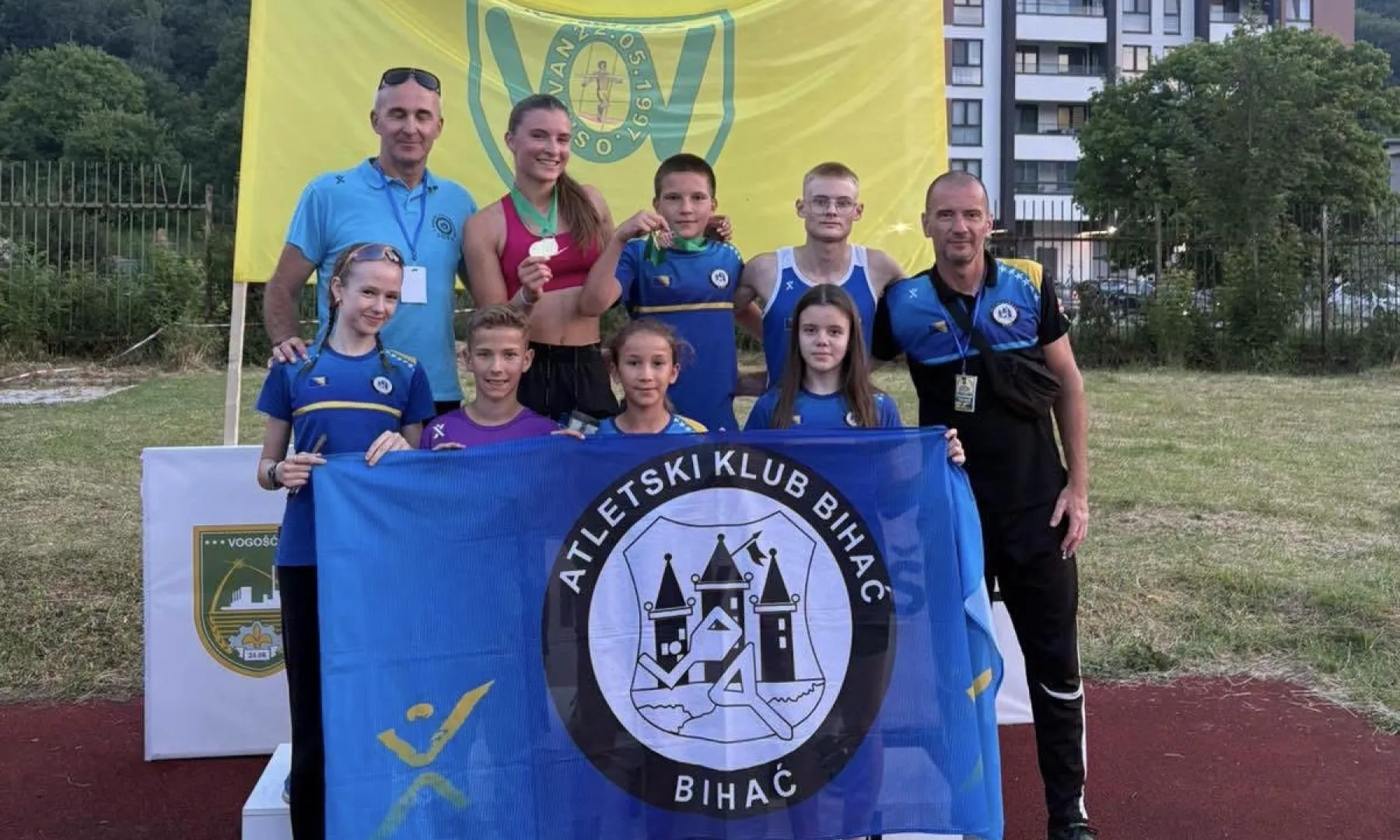 Mladi atletičari AK Bihać briljirali na međunarodnom mitingu u Vogošći s devet osvojenih medalja