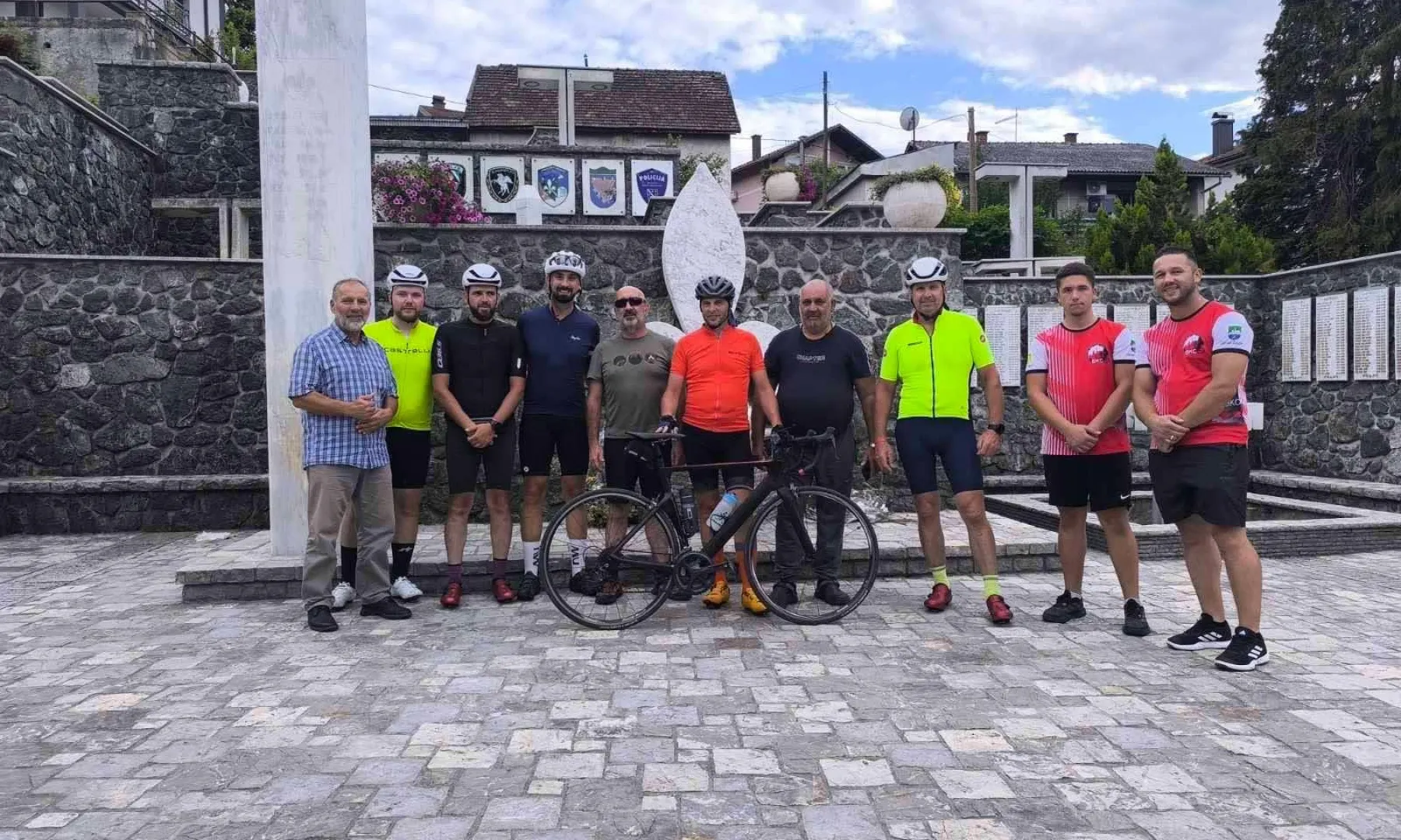 Biciklisti iz Cazina, Krajine i dijaspore krenuli na maraton u čast žrtvama genocida u Srebrenici