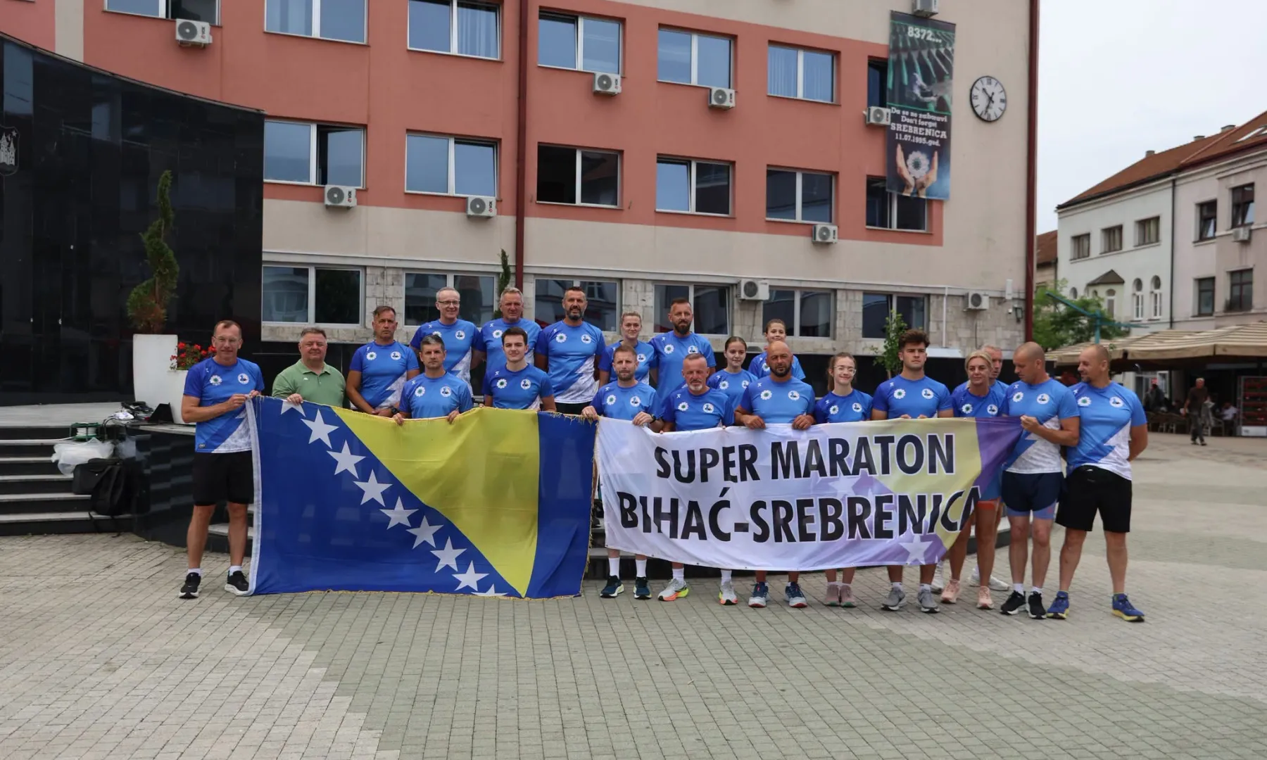Više od 340 biciklista i 19 maratonaca krenulo iz Bihaća prema Potočarima u znak sjećanja na žrtve genocida