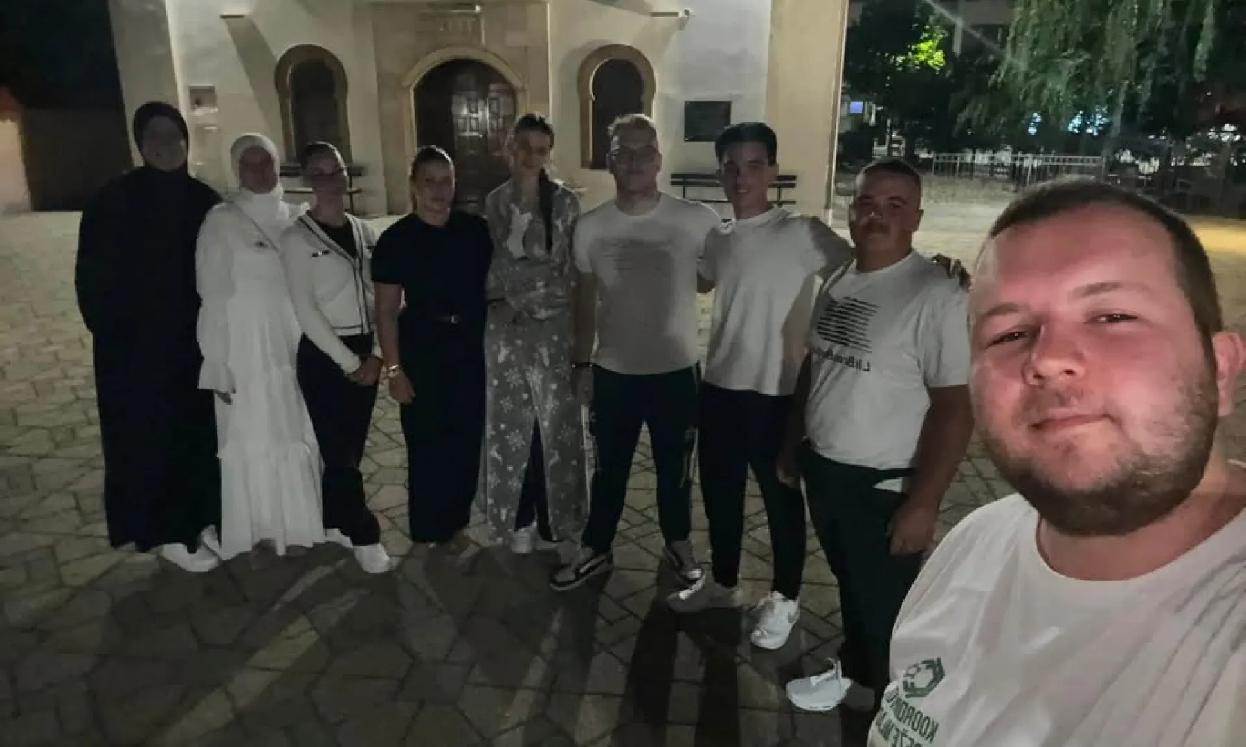 Članovi Mreže mladih iz Prijedora prisustvovali kolektivnoj dženazi u Potočarima za žrtve genocida