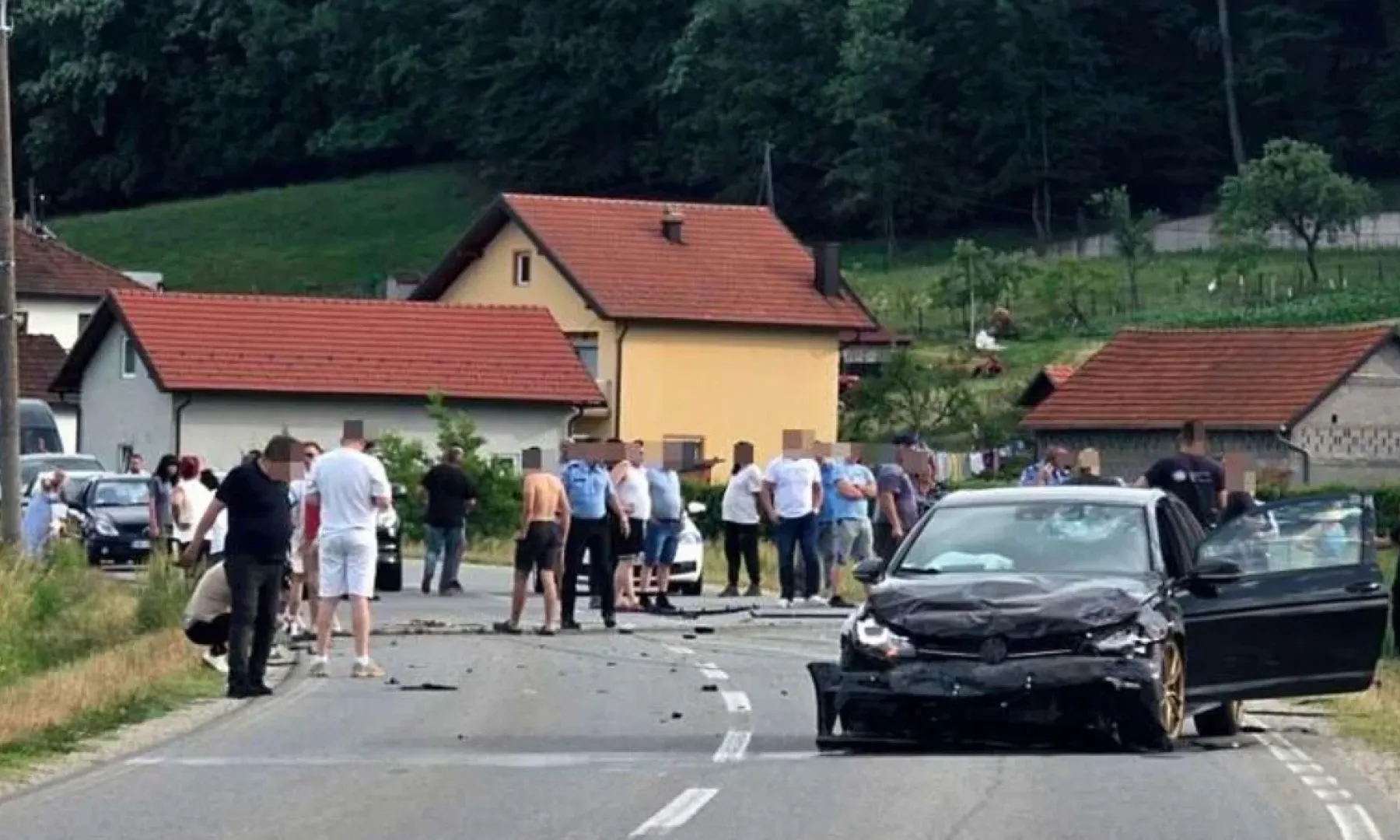 Vozač (70) poginuo u sudaru dva golfa na putu Bijeljina – Tuzla, naredna obdukcija stradalog