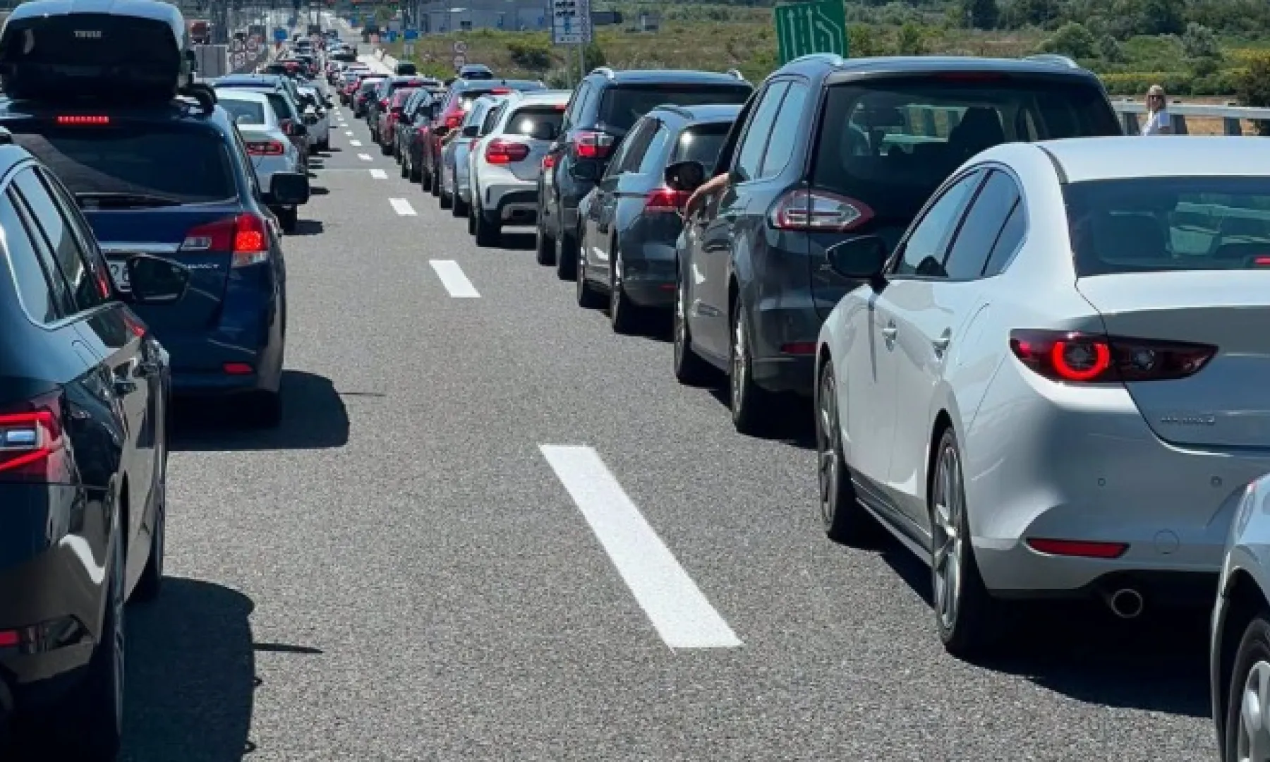 Na graničnom prijelazu Izačić zabilježene duže kolone putničkih vozila, zadržavanja do 30 minuta na ostalim prijelazima