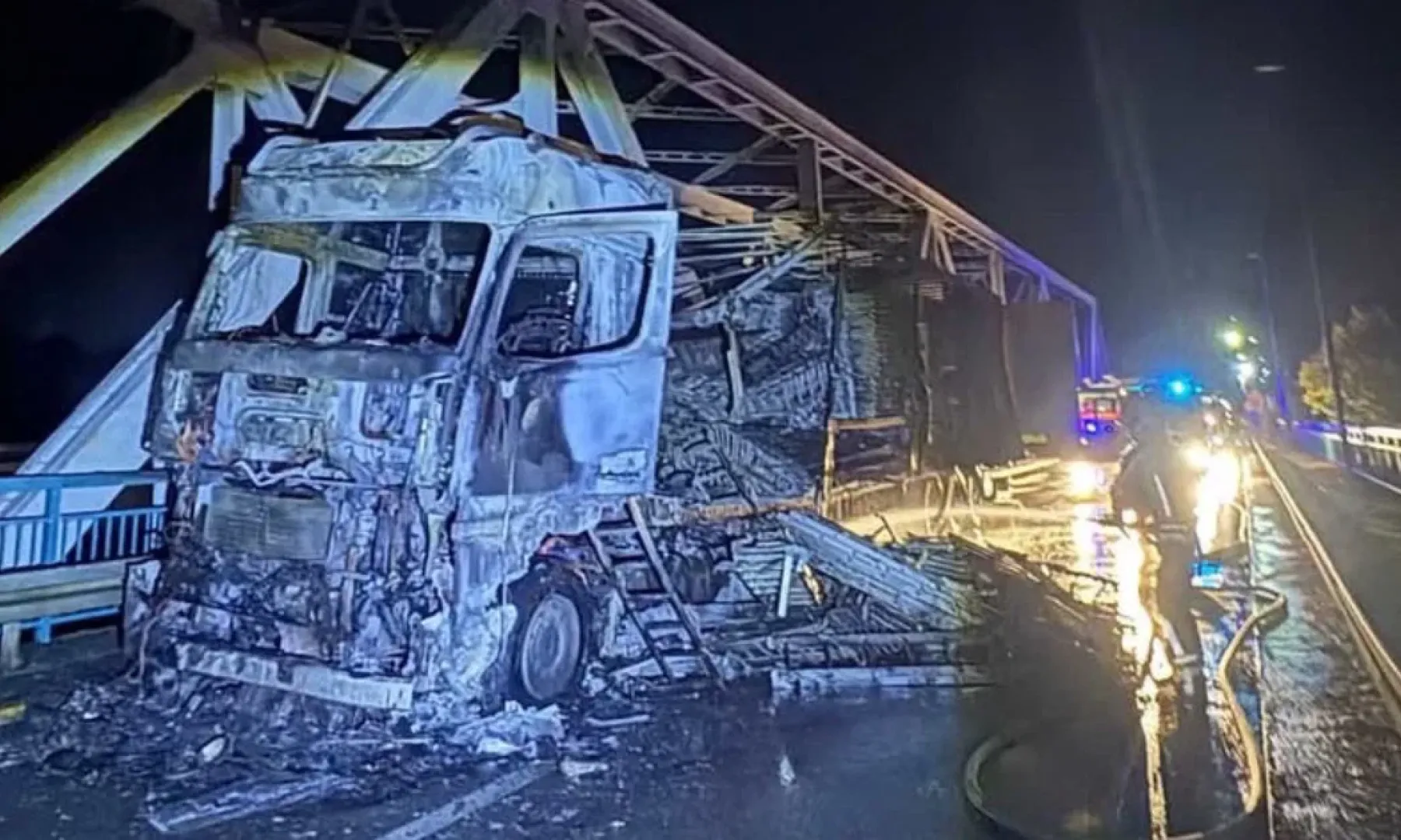 Obustavljen saobraćaj na granici BiH, zapalio se kamion