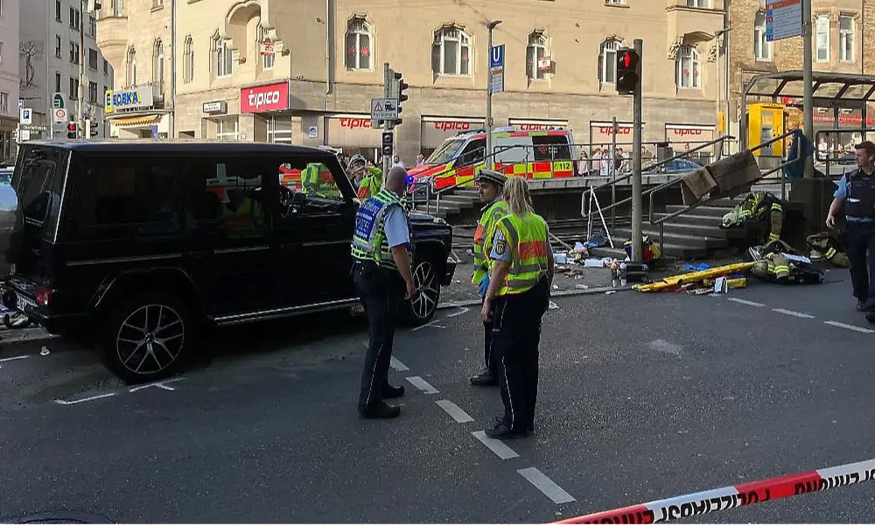 Muškarac se vozilom zabio u grupu ljudi na tramvajskoj stanici u Stuttgartu, ima povrijeđenih
