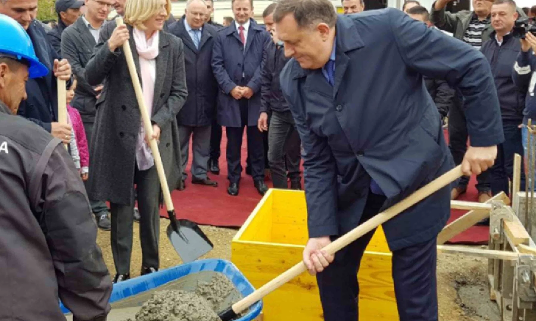 OVO JE SPOMENIK PROPALOJ EKONOMSKOJ POLITICI MILORADA DODIKA: Upravo je akumulirani gubitak kompanije dostigao vrtoglavih 963 miliona KM!