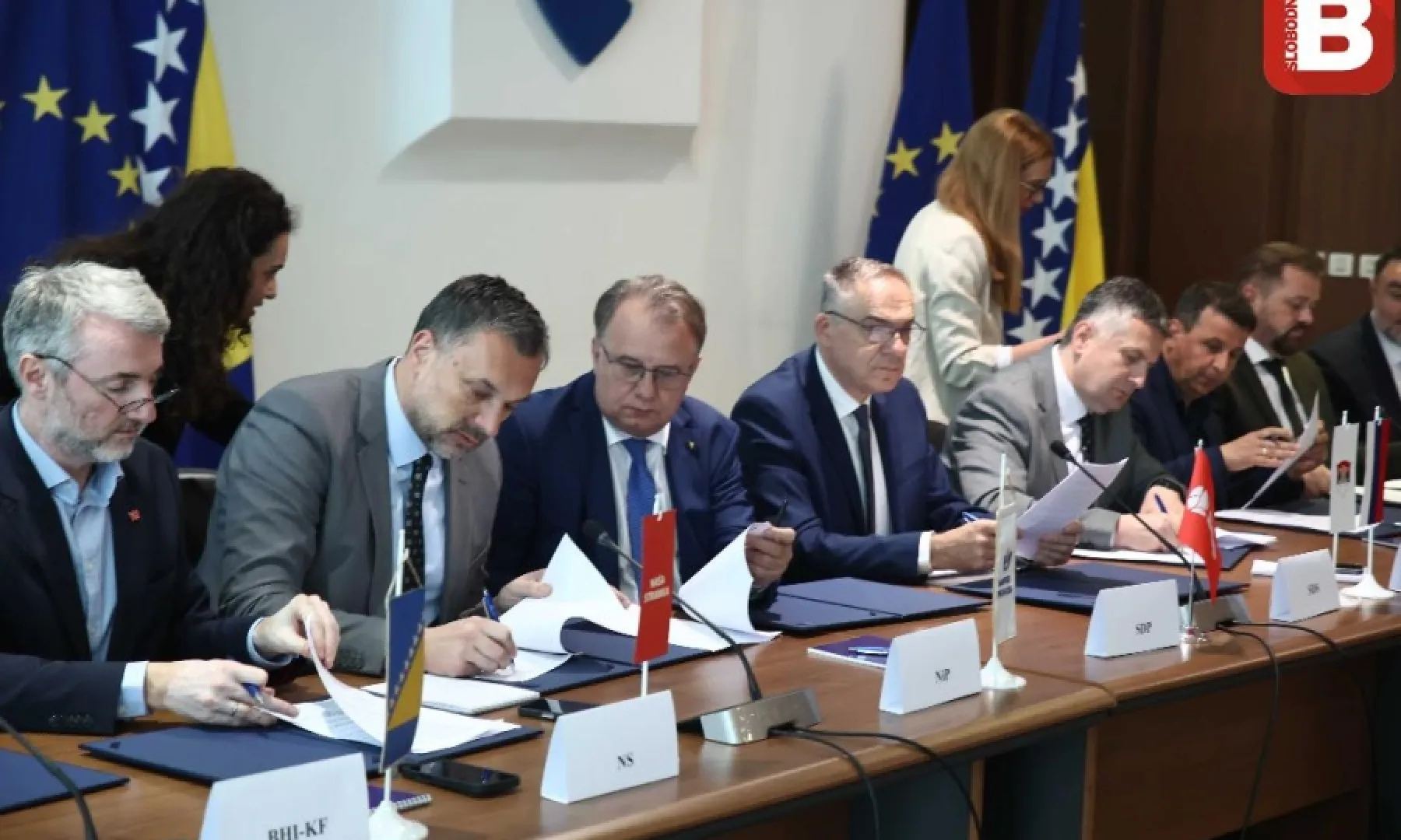 NEGIRANJE GENOCIDA I "ŽIVJELA SRPSKA, ŽIVIO VUČIĆ": Koliko je opozicija iz RS istinska alternativa Miloradu Dodiku?