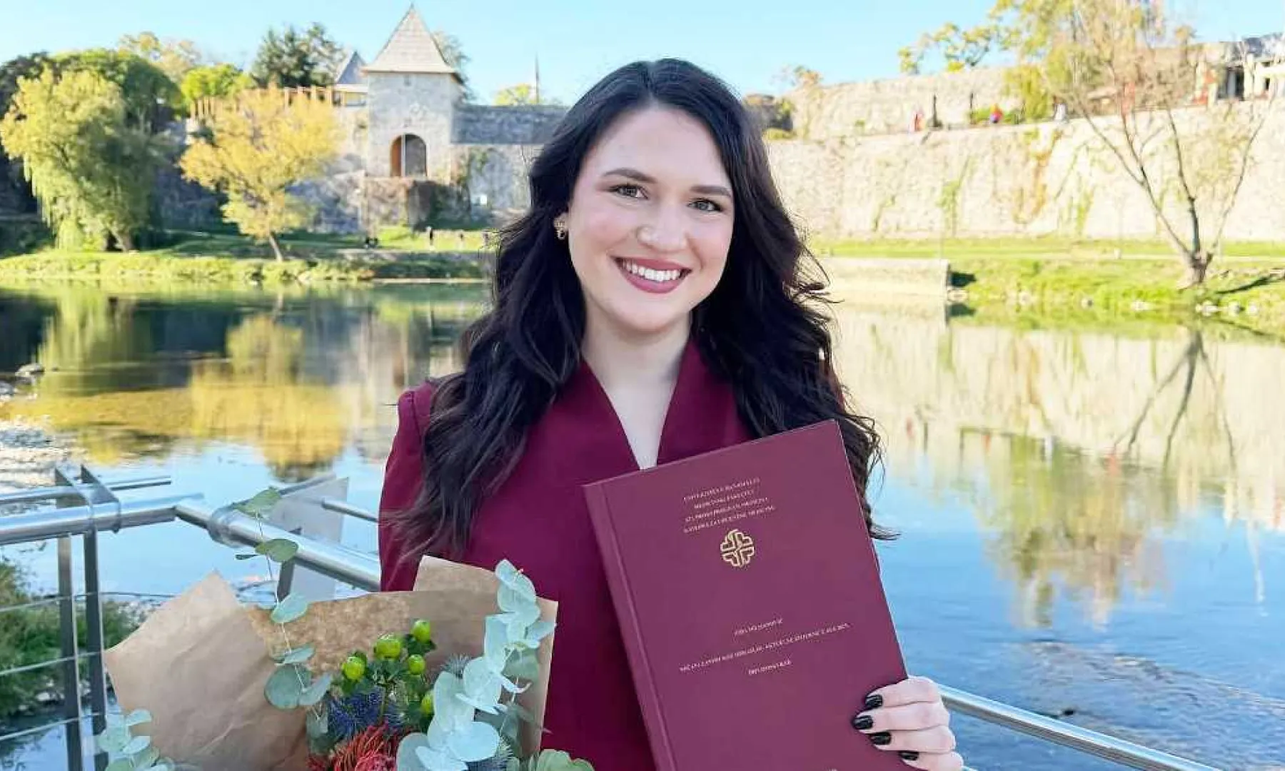 Aida Selmanović iz Bihaća diplomirala na Medicinskom fakultetu Univerziteta u Banjoj Luci i stekla zvanje doktorice medicine