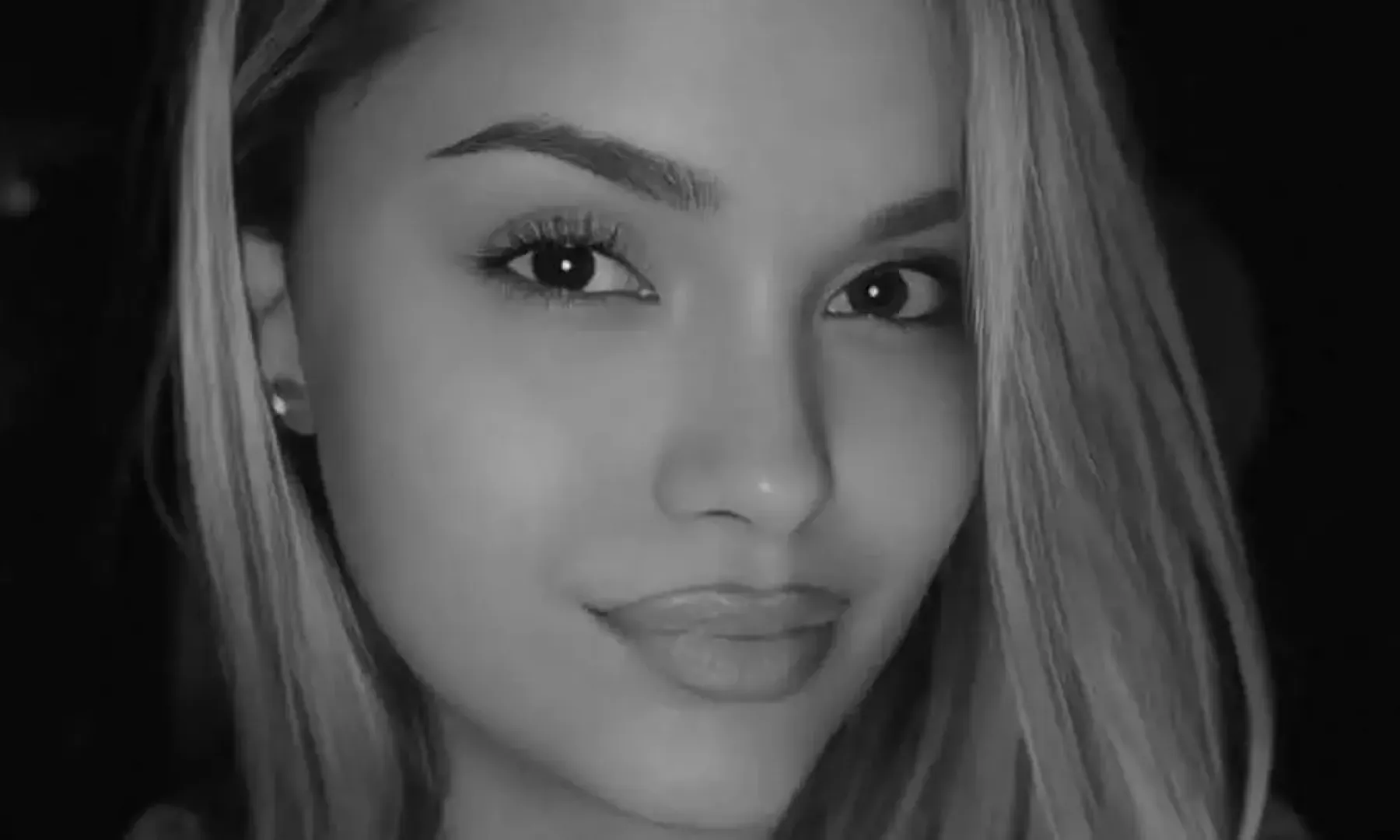 Amra Daut (21) preminula je na Kliničkom centru Univerziteta u Sarajevu nakon saobraćajne nesreće u Poslovnom centru 96, javlja Viteški.ba