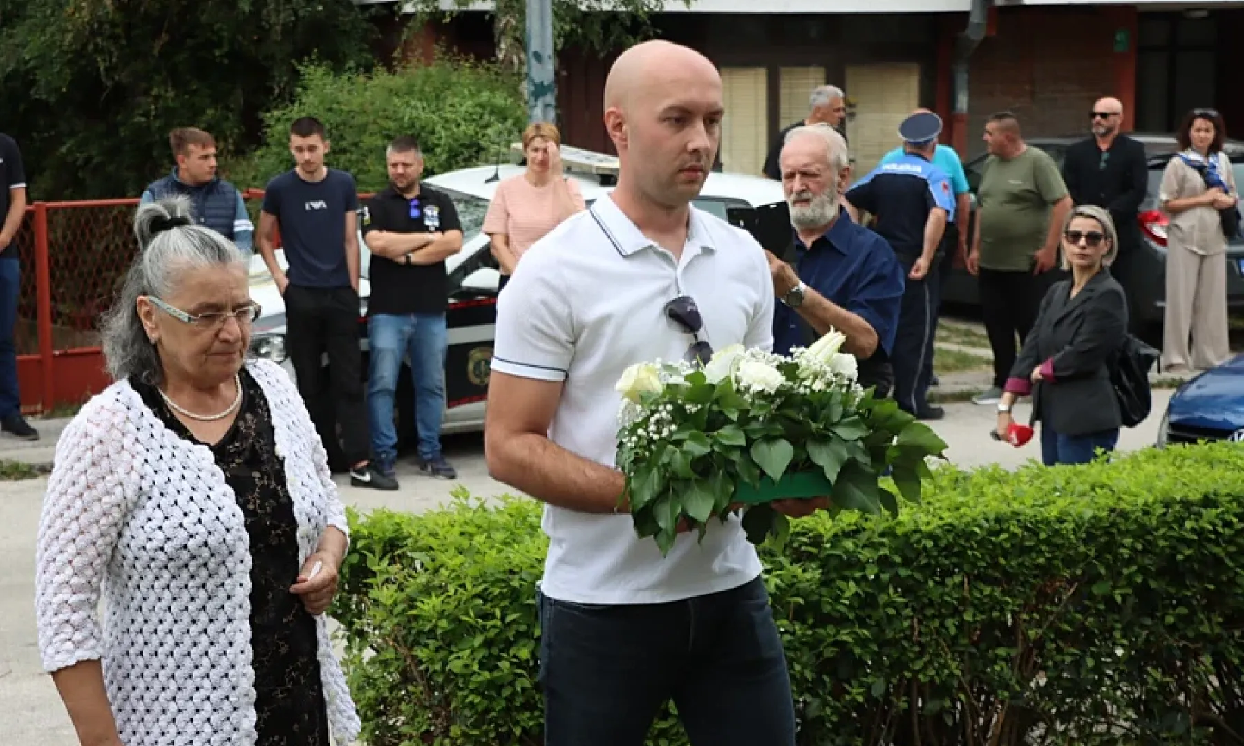 Na današnji dan obilježena 33. godišnjica masakra na Dobrinji gdje je granata ubila 14 civila dok su čekali na vodu