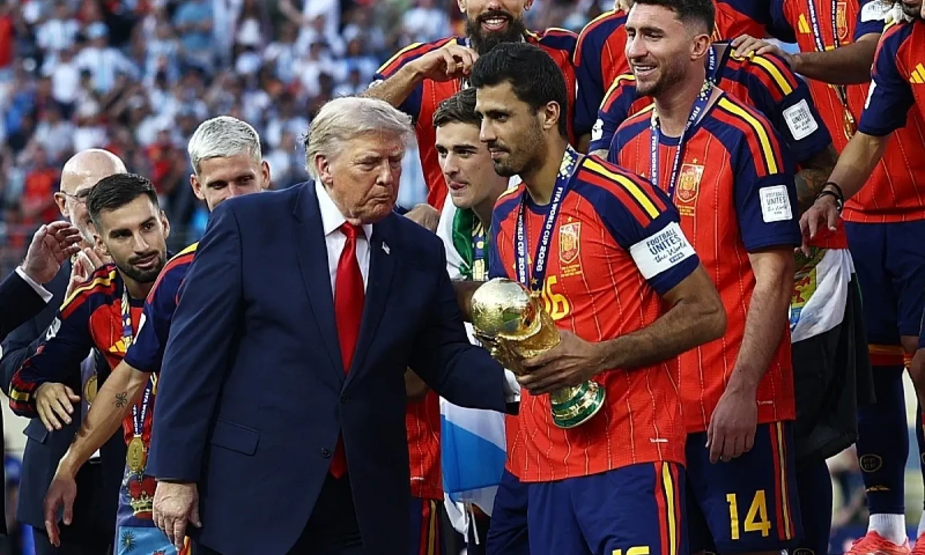Španija osvojila Svjetsko prvenstvo nakon pobjede nad Argentinom, Trump uručio trofej kapitenu Rodriju