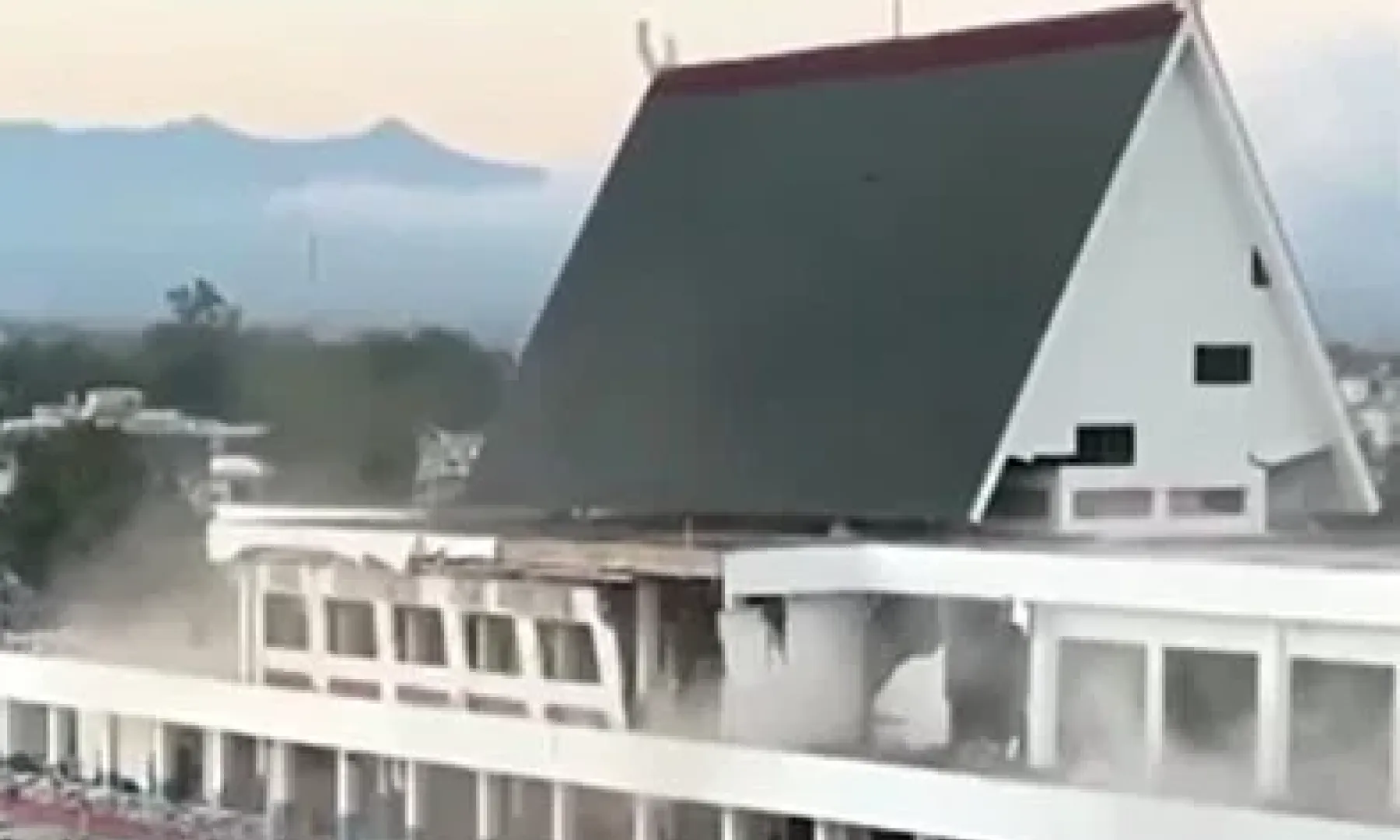 Zemljotres magnitude 7,7 pogodio ostrvo Flores u Indoneziji, najmanje 47 poginulih