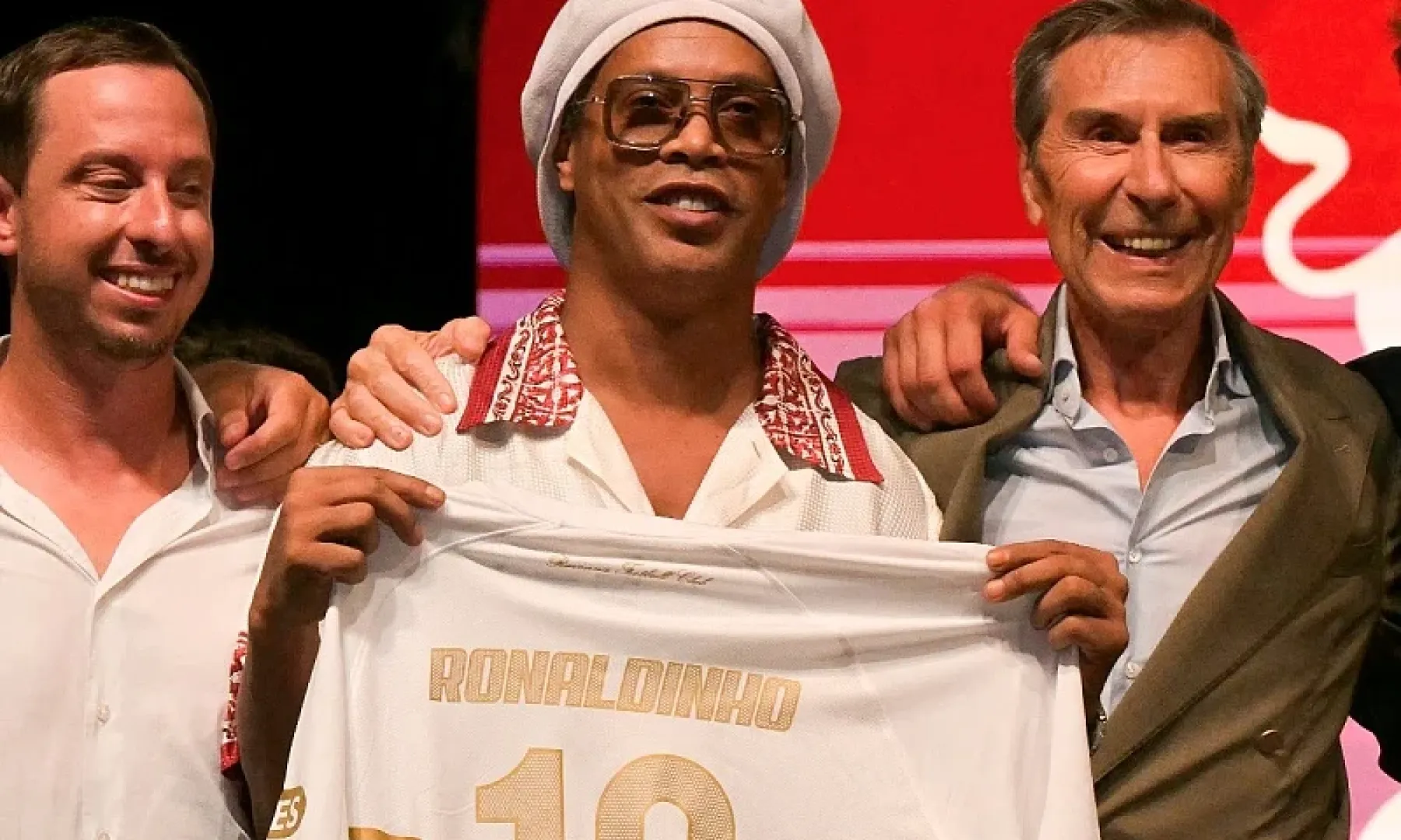 Ronaldinho registrovan kao igrač Ravenna, ali neće nastupiti u prvoj utakmici sezone