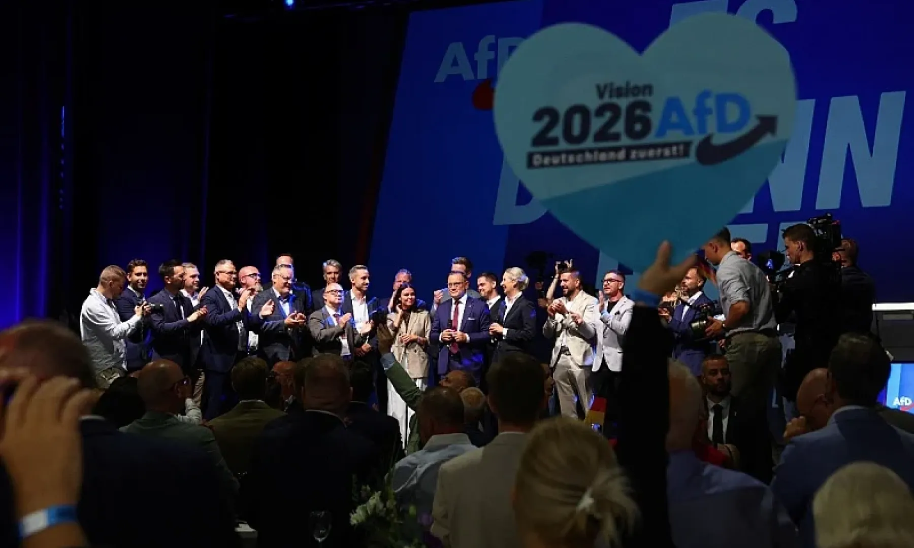 AfD osvojila 43,8% glasova u Saksoniji-Anhalt, Jakub Banaszek upozorava na historijske paralele
