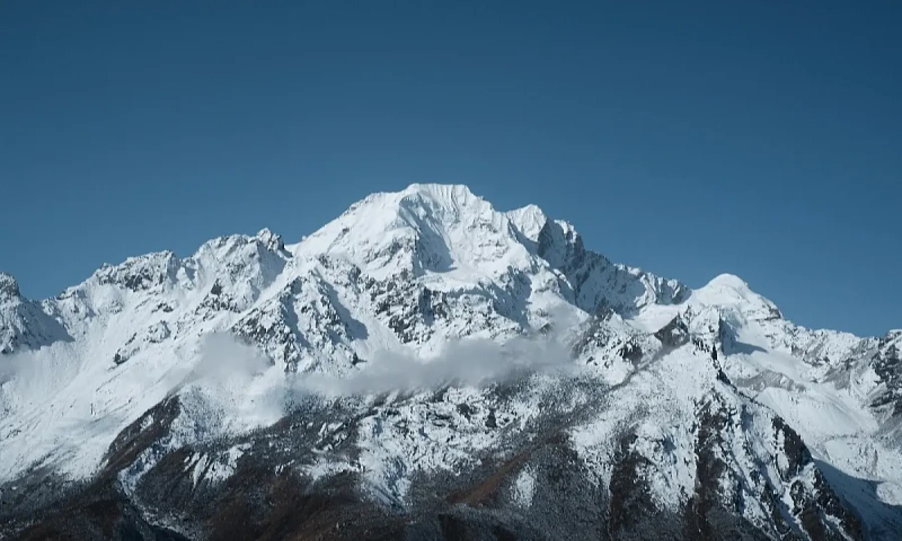 Lavina na Himlung Himalu u Nepalu odnijela dva života, desetak osoba se smatra nestalima