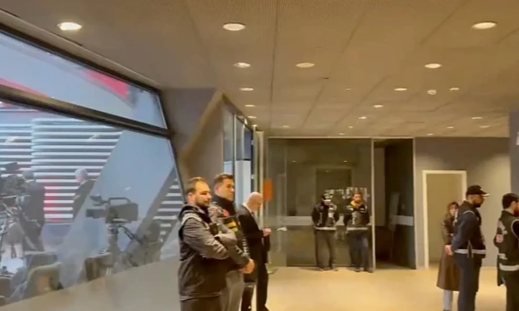 Istanbul: Policija upala u sjedište opozicionog kanala Halk TV, privedeno 11 zaposlenika