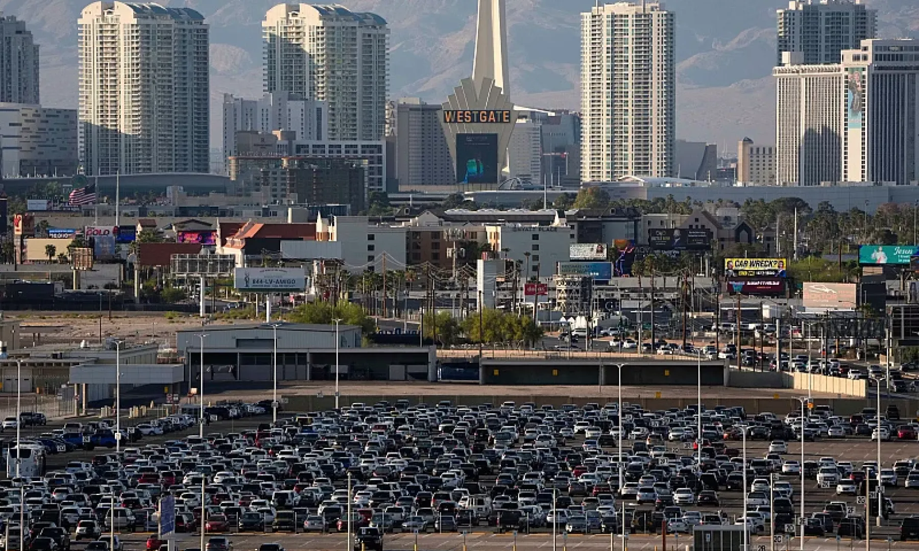 Las Vegas: Privatni avion pri polijetanju sletio s piste i udario u ogradu aerodroma