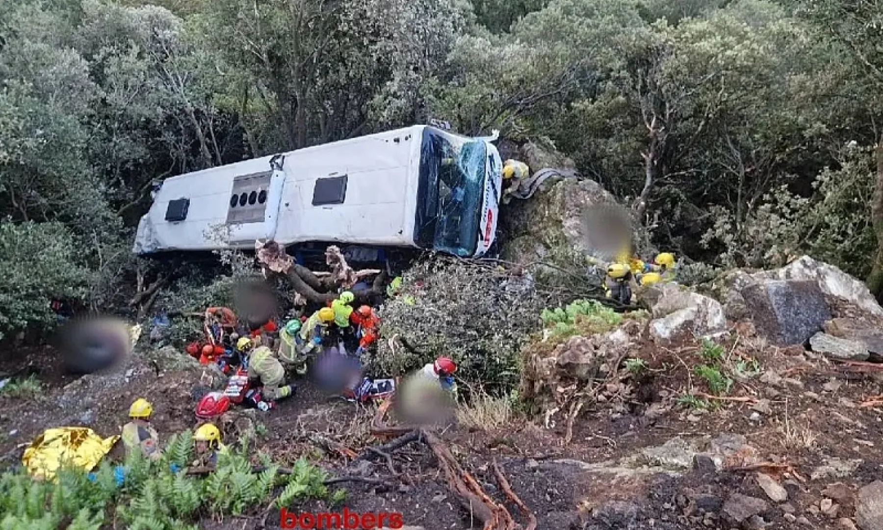 Teška nesreća u pokrajini Barcelona: Autobus kompanije Sagalés pao niz nasip, 41 osoba povrijeđena, od toga 20 teško
