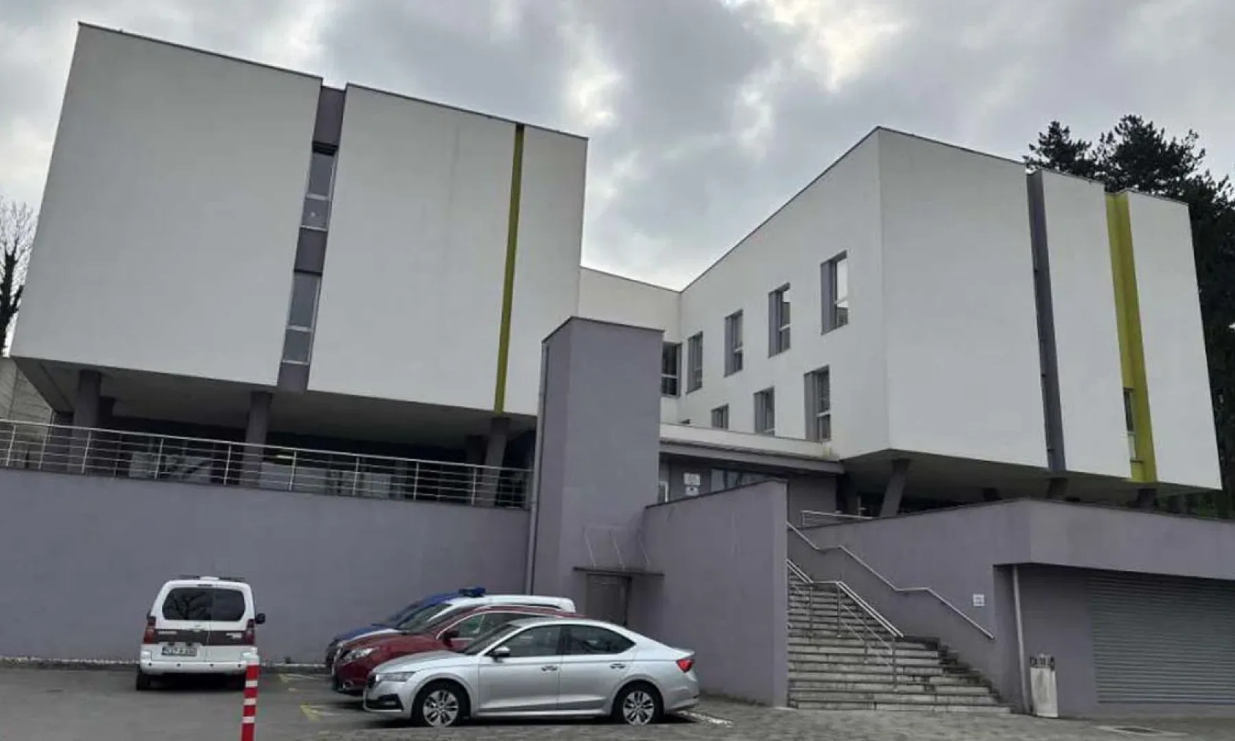 Kantonalni sud u Bihaću potvrdio optužnicu protiv sedam zdravstvenih radnika zbog nesavjesnog postupanja prema Ademu Jušiću