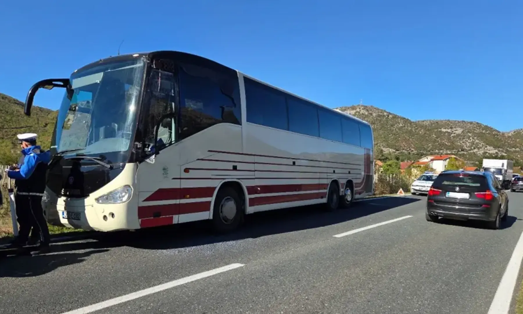 Saobraćajna nesreća između autobusa i teretnog vozila na M-17 u Žitomislićima, povrijeđena jedna osoba prema nezvaničnim informacijama