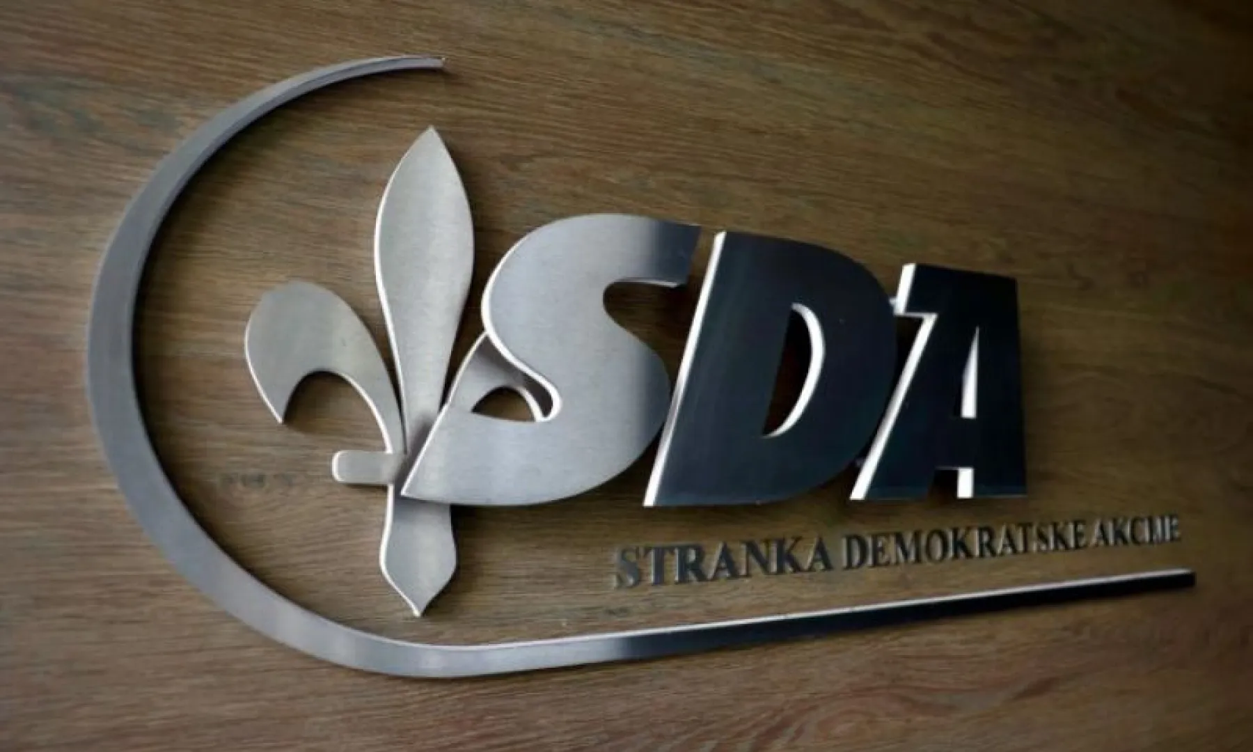 SDA: Umjesto da spašava BHRT, vlast nagrađuje partijsku FTV i islamofobnu TV HZHB