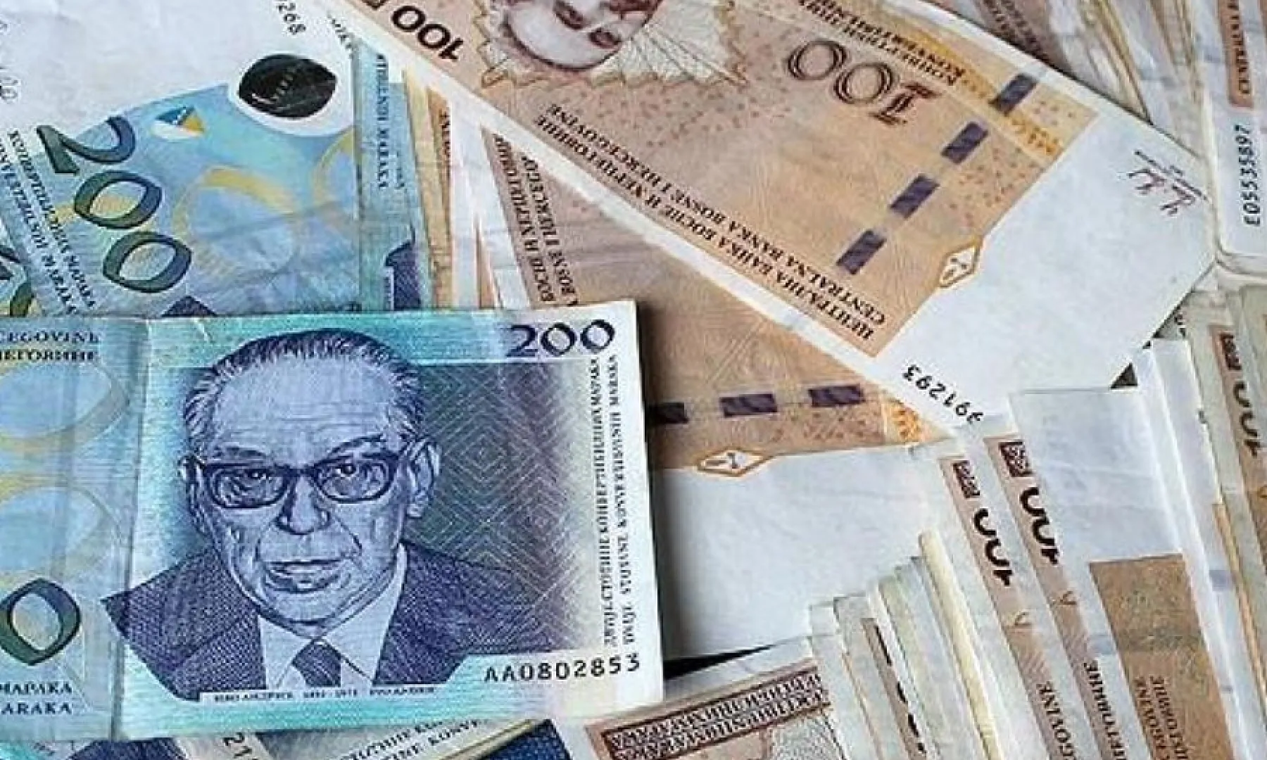 PENZIONERI ČASTE POŠTARE: Krenula isplata mirovina, najniža iznosi...