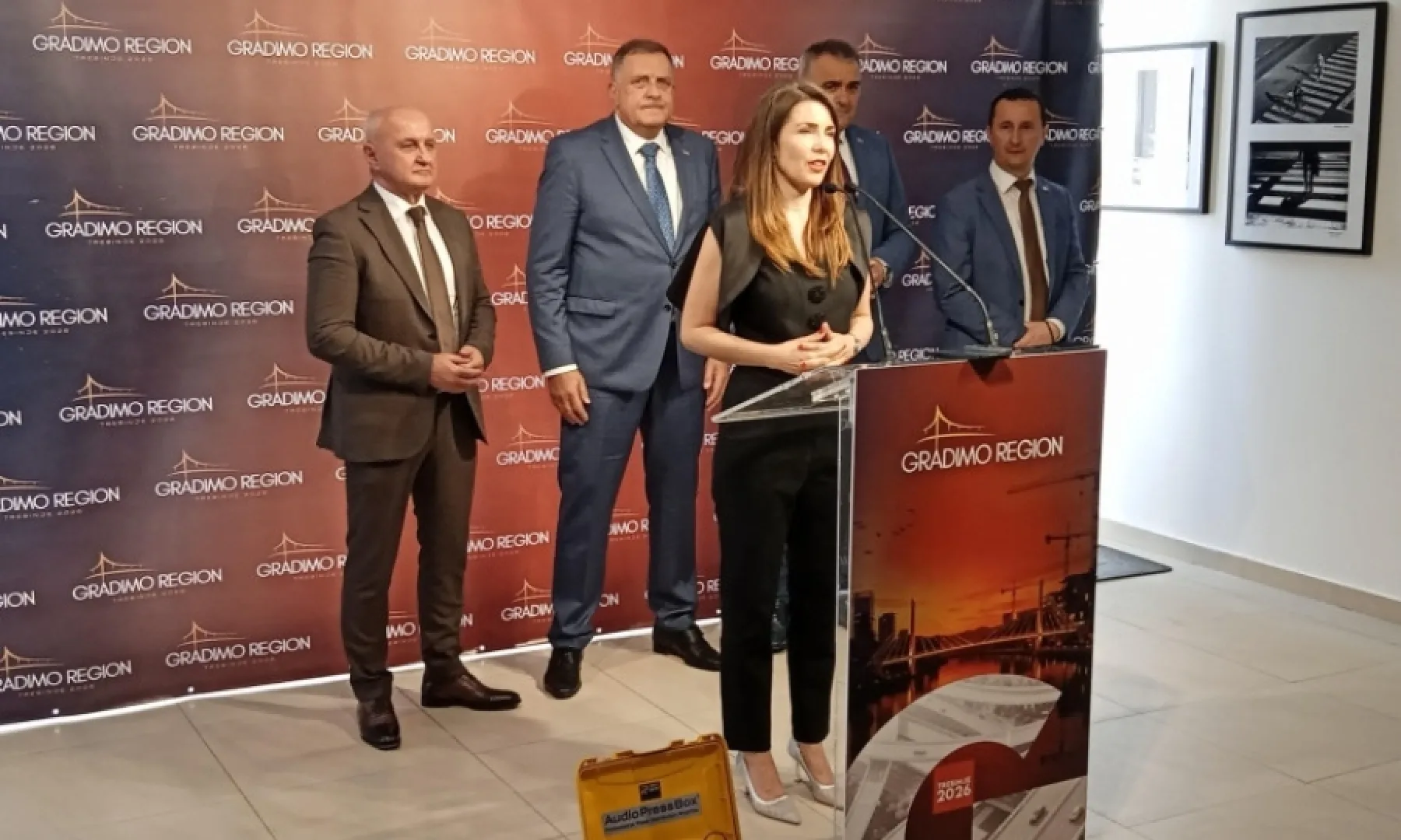 SIT GLADNOG NE RAZUMIJE: Dodik i njegov režim donose helikopterima nova stara obećanja na jug RS (VIDEO)