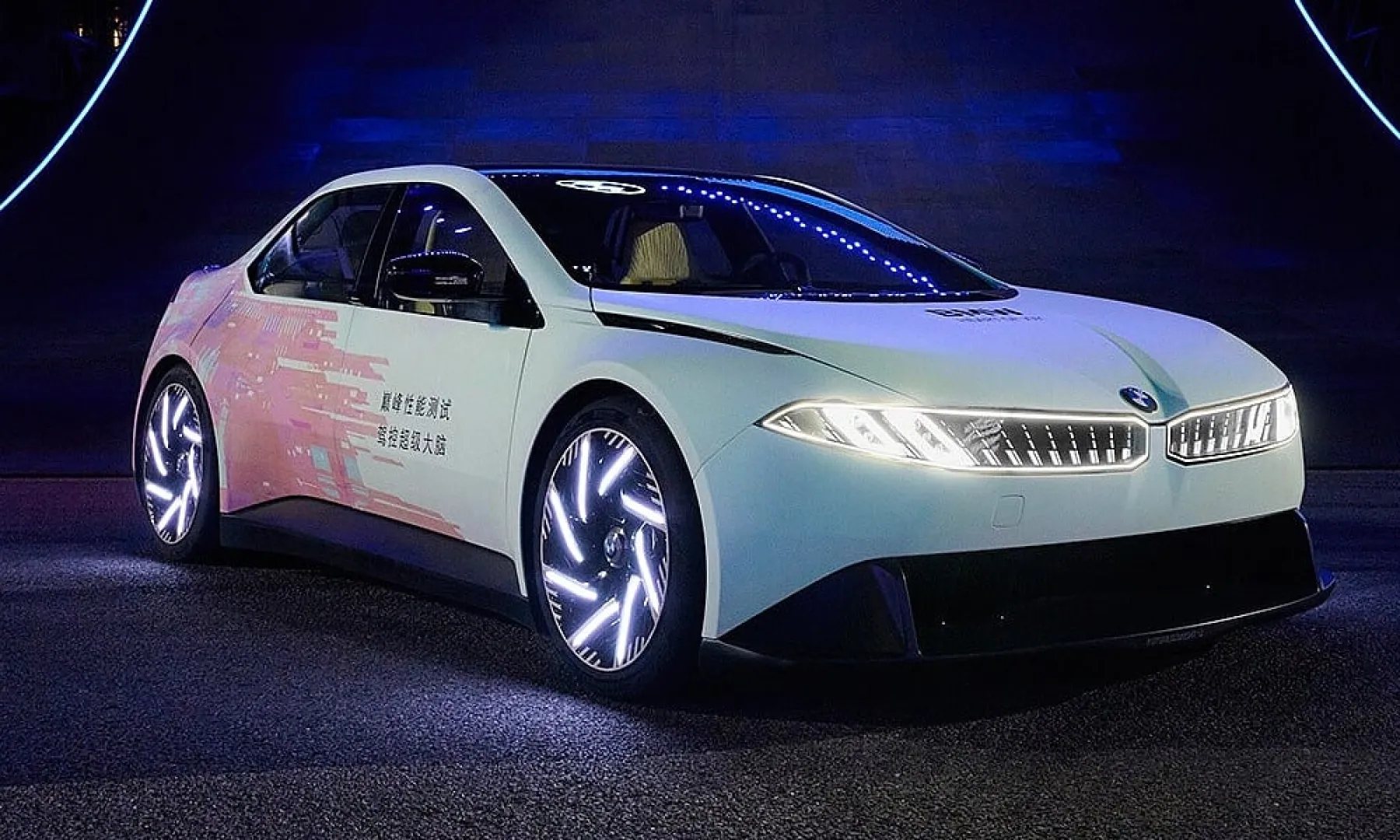 BMW predstavio najsnažniji prototip Vision Driving Experience