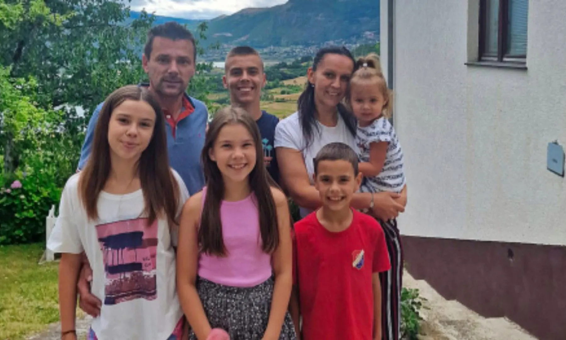 "Hajmo mi kući": Sedmočlana porodica se vratila u BiH, otkrili razloge