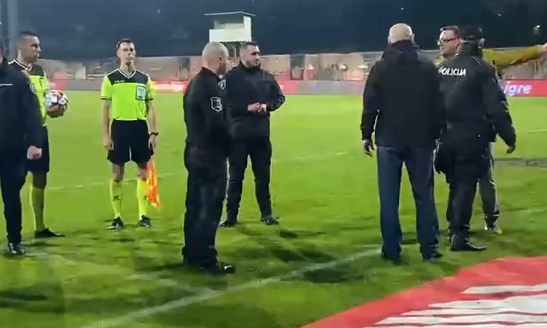 "Međede vašerski, daj cijeloj ekipi crveni": Bijesni Husić nije štedio Gigovića, igrač Slobode psovao Zeljkovića