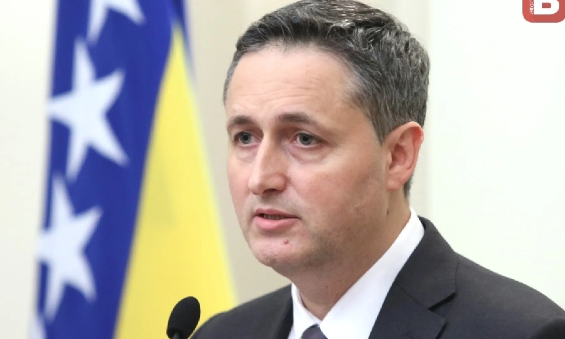Denis Bećirović zatražio od savjetnika i ambasadora da ga promovišu u predizbornoj kampanji
