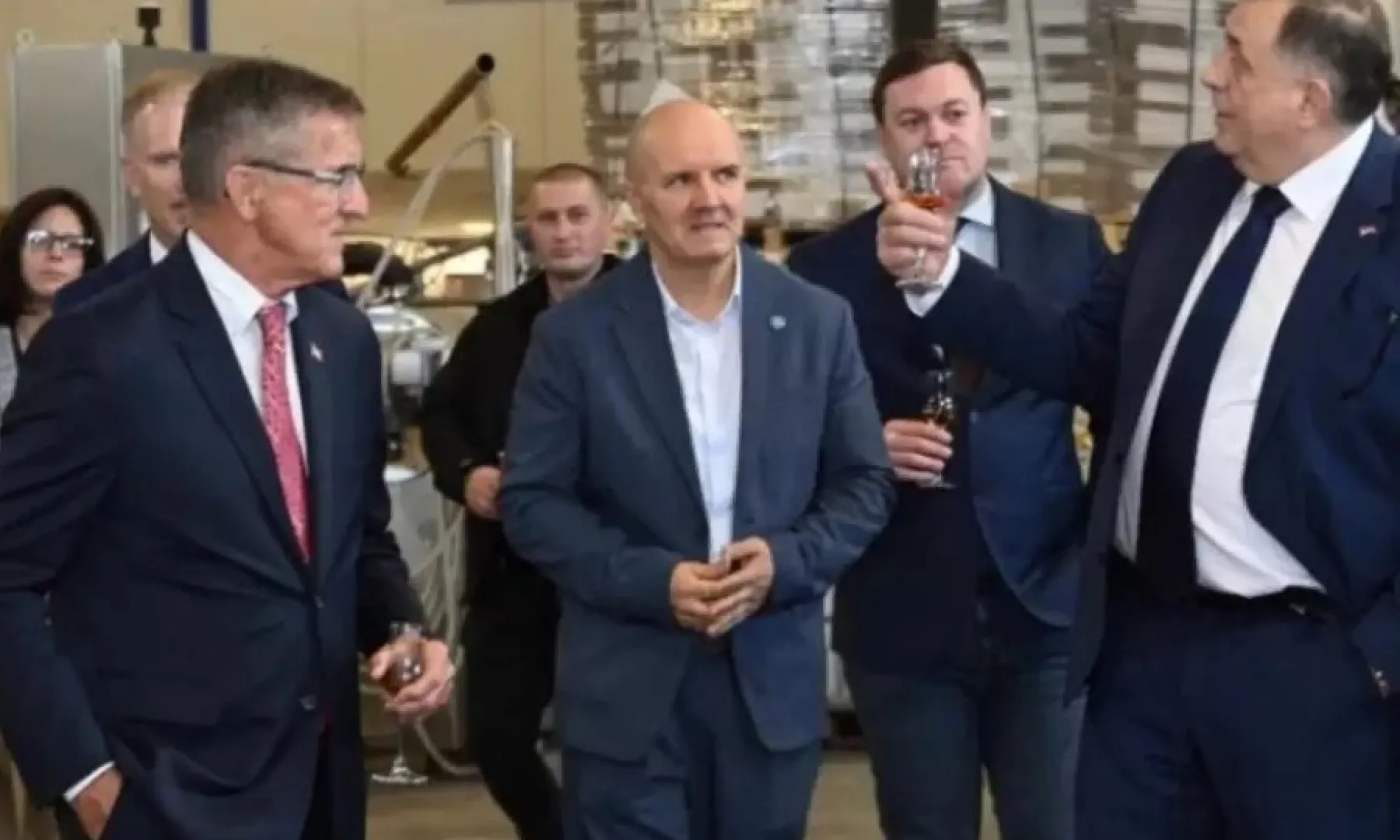 "TRUMP SE ODREKAO LOBISTA POVEZANIH S DODIKOM": Hadžikadunić i Avdović o posljedicama po vožda i BiH (VIDEO)