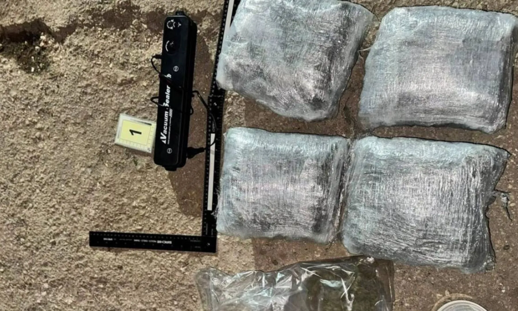 U garaži u Sarajevu pronađeni droga, bombe i raketni bacač: Optužen Anes Suljević