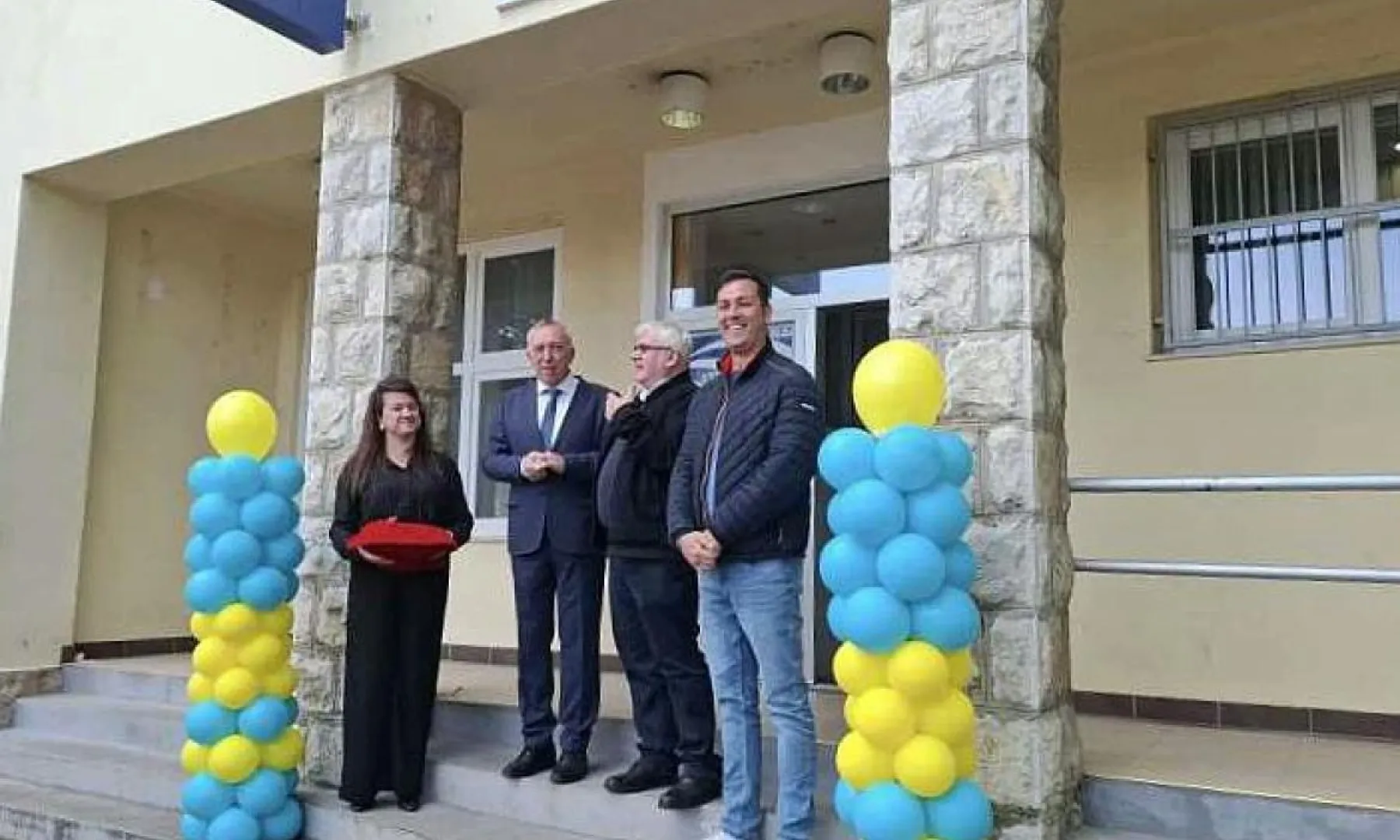 Bosanski Petrovac nakon dvije godine ponovo ima banku: “Žalosno je da u 2025. slavimo otvaranje šaltera”