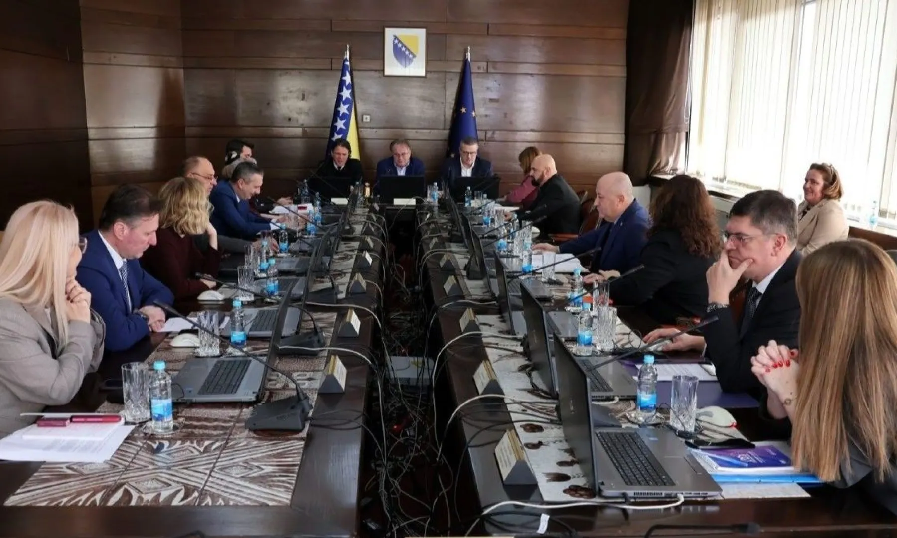 Odluka Vlade FBiH: Zadužili se za 10 miliona KM za tekuću potrošnju, povećali naknade ministrima...