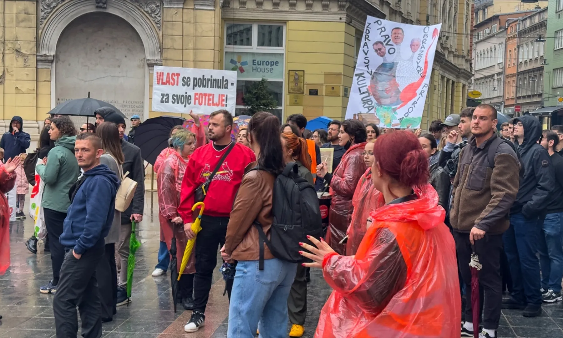 Na protestu u Sarajevu tražena odgovornost za smrt 29 osoba u poplavama u BiH