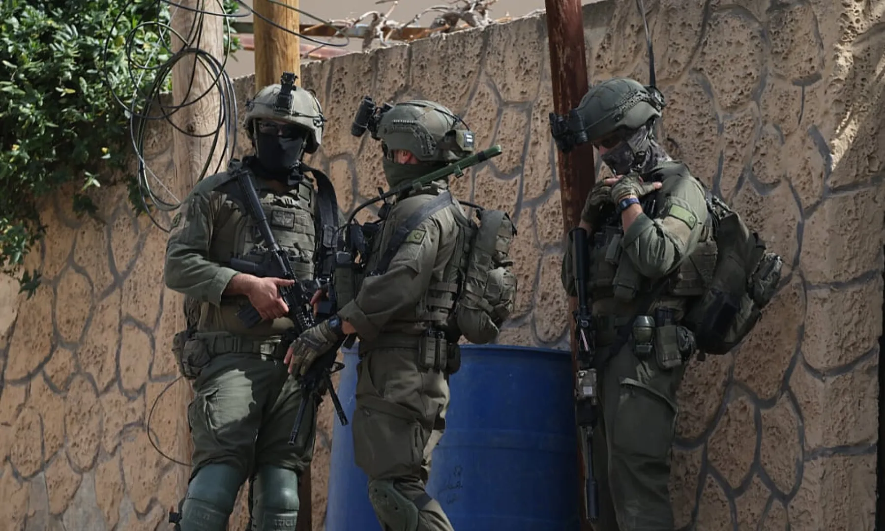 Izrael ponovo zatvorio četiri Palestinca koja je prethodno prema dogovoru oslobodio