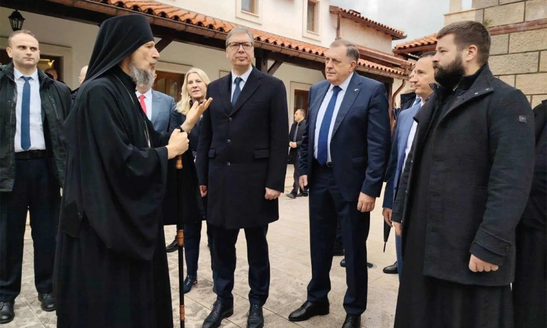 DOČEKAO GA DODIK: Vučić prisustvovao svečanosti povodom otvaranja bolnice