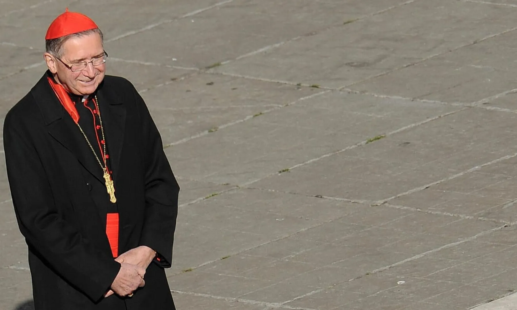 Kardinal koji je ranije kritikovan zbog zataškavanja seksualnog zlostavljanja, zatvara kovčeg pape Franje